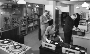 bbc-radiophonic-workshop-1958
